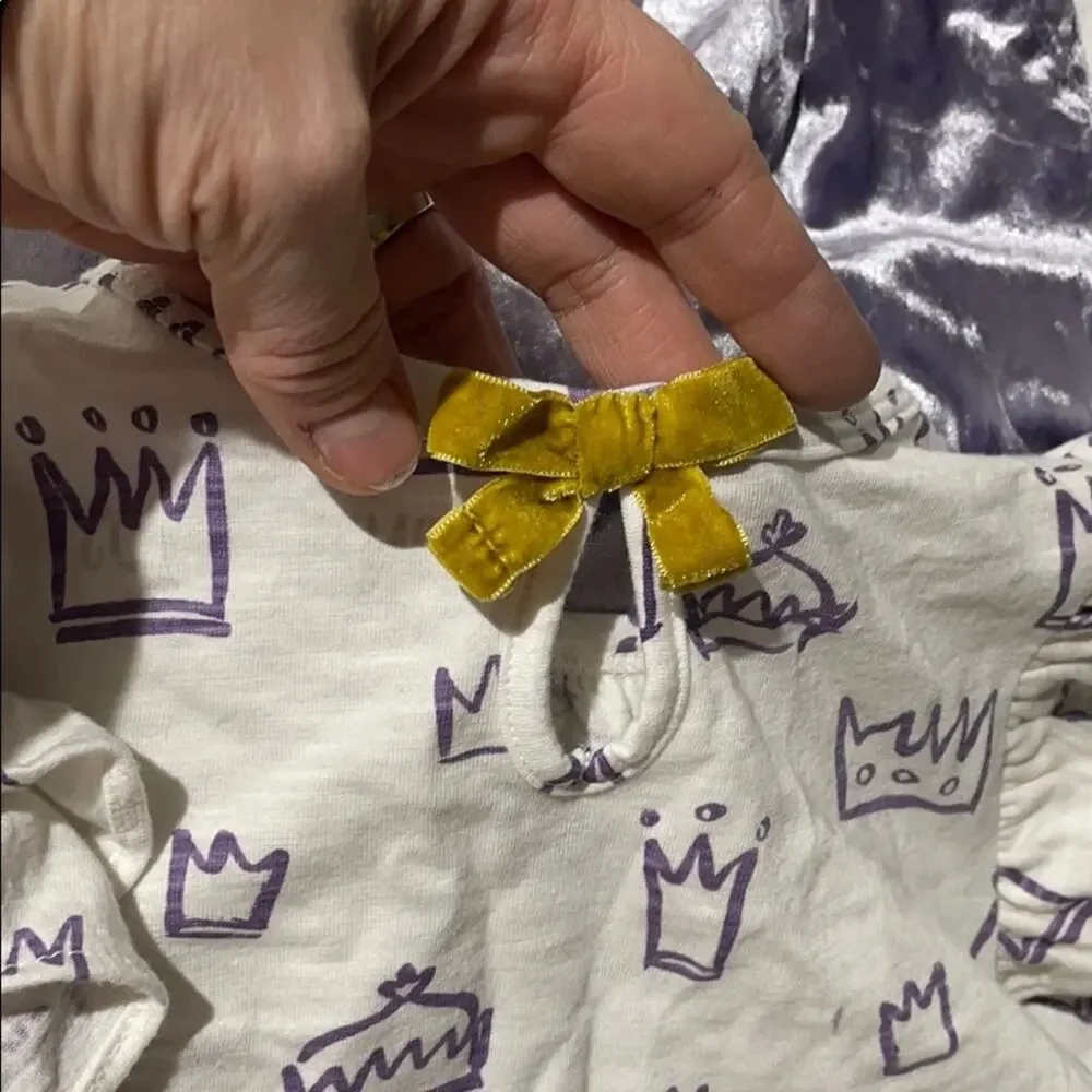 Oshkosh 4t lavender crown outfit worn once